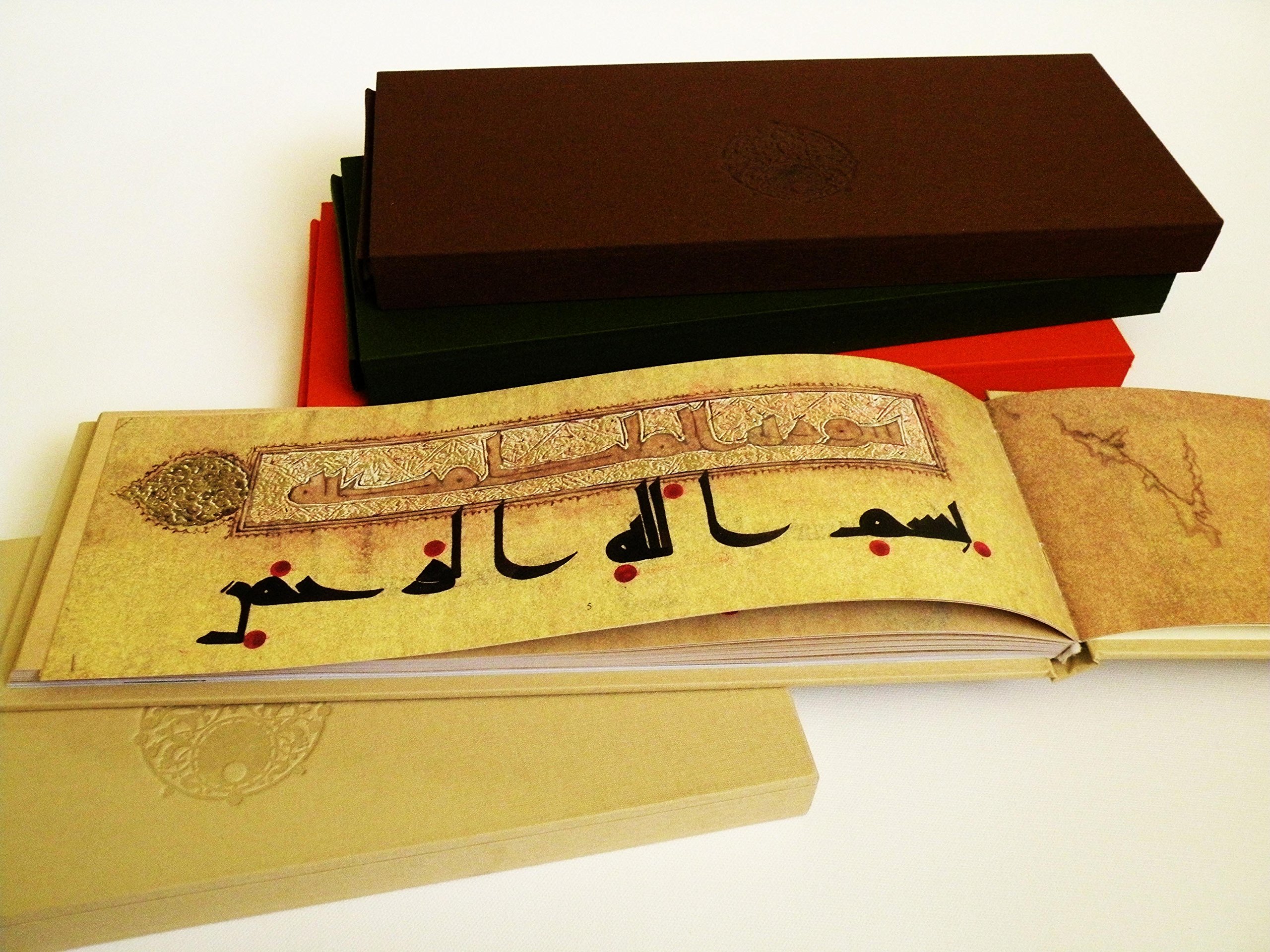 Calligraphy of the opening of Surat al-Mulk, including the title of the sūrah and the basmalah.